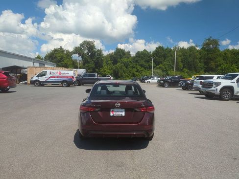 Used 2024 Nissan Sentra SV FWD image 6