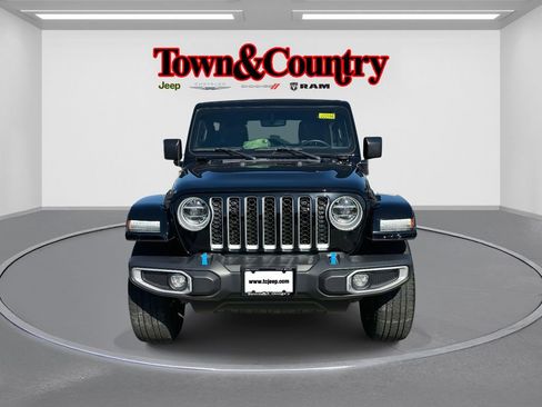 Used 2022 Jeep Wrangler Unlimited Sahara w/ Cold Weather Group image 2