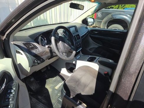 Used 2016 Dodge Grand Caravan SXT FWD image 6