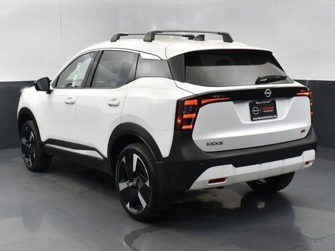 New 2026 Nissan Kicks SR w/ SR Premium Package FWD image 6