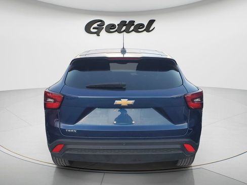 Used 2024 Chevrolet Trax LS w/ LS Convenience Package FWD image 4
