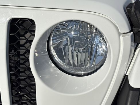 Certified 2022 Jeep Gladiator Sport image 11