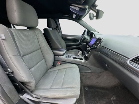 Used 2019 Jeep Grand Cherokee Laredo image 19