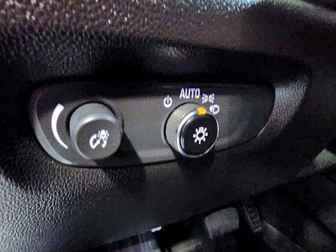 Used 2023 Chevrolet Traverse RS AWD/4WD image 21