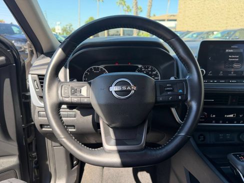 Used 2025 Nissan Rogue SV FWD image 29