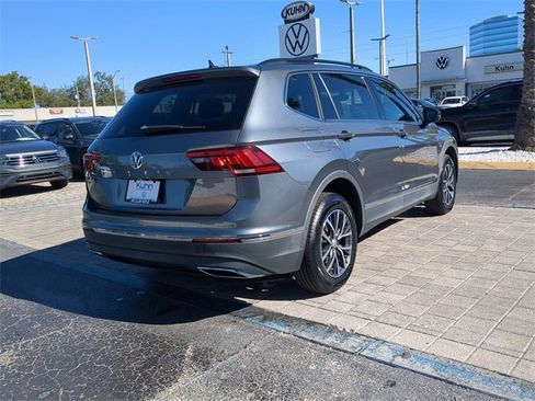 Certified 2020 Volkswagen Tiguan SE image 4