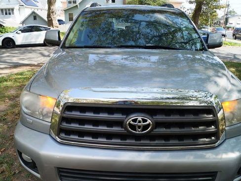 Used 2008 Toyota Sequoia SR5 image 2