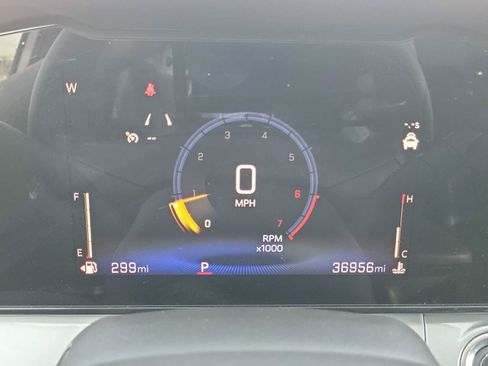 Used 2025 Chevrolet Trax LT FWD image 22