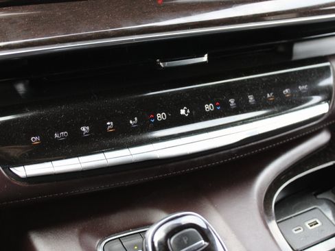 Used 2024 Cadillac Escalade ESV Sport Platinum w/ Heavy-Duty Trailer Package image 30