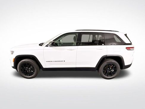 New 2025 Jeep Grand Cherokee Altitude AWD/4WD image 4