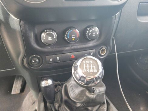 Used 2017 Jeep Wrangler Rubicon w/ Power Convenience Group AWD/4WD image 19