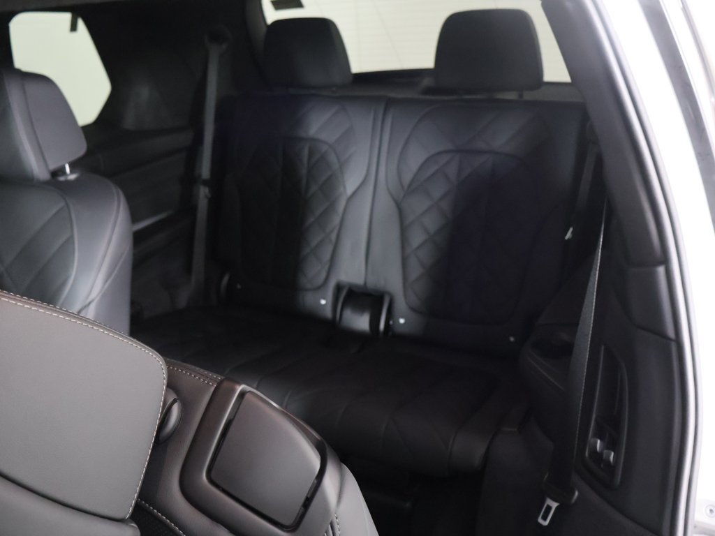 Used 2024 BMW X7 xDrive40i w/ M Sport Package AWD/4WD image 38
