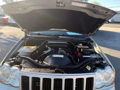 Used 2009 Jeep Grand Cherokee Laredo AWD/4WD image 13