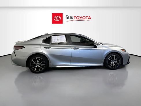 Used 2021 Toyota Camry SE image 2