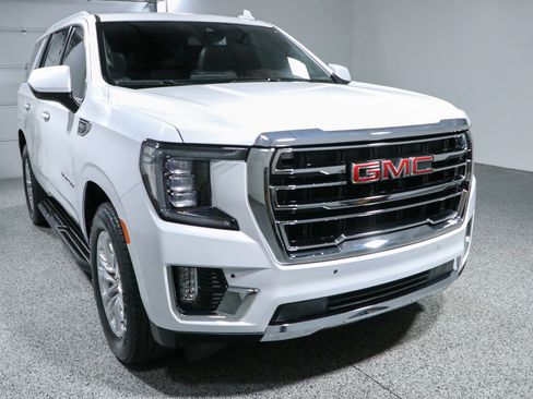 Used 2023 GMC Yukon SLT AWD/4WD image 5