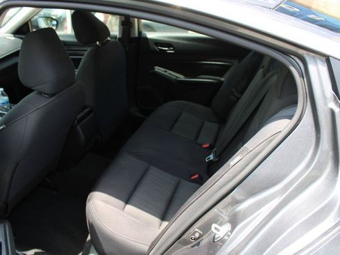 Used 2024 Nissan Altima 2.5 S FWD image 12