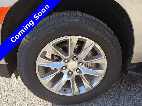 Used 2021 Chevrolet Suburban Premier w/ Premium Package RWD image 5