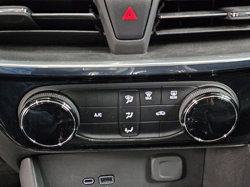 Used 2024 Buick Encore GX Sport Touring AWD/4WD image 19