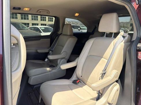 Used 2018 Honda Odyssey EX-L image 11