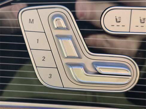 Used 2024 Mercedes-Benz GLS 450 4MATIC image 15