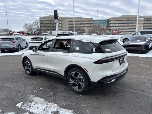 New 2026 Lincoln Nautilus Premier image 5