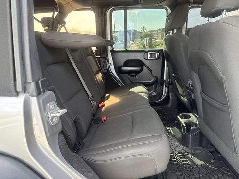 Used 2018 Jeep Wrangler Unlimited Sport S AWD/4WD image 9
