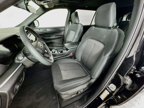 Used 2025 Jeep Grand Cherokee L Laredo w/ Luxury Tech Group I AWD/4WD image 24
