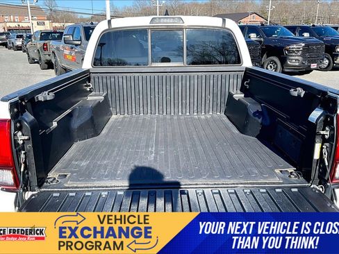 Used 2019 Toyota Tacoma SR w/ SR Convenience Package image 26