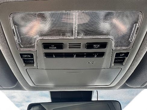 Used 2017 Toyota Highlander XLE image 14