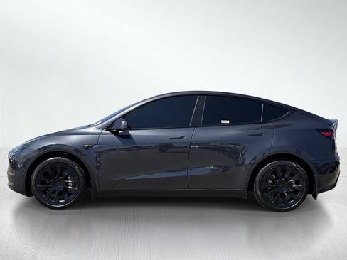 Used 2024 Tesla Model Y Long Range AWD/4WD image 2
