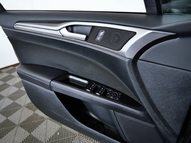 Certified 2017 Ford Fusion SE FWD image 28