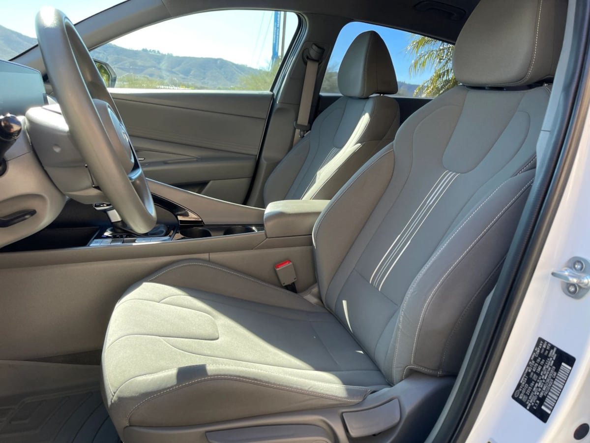 Used 2024 Hyundai Elantra Blue FWD image 15