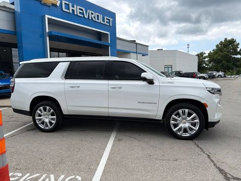 Used 2023 Chevrolet Suburban High Country w/ Premium Package 2 AWD/4WD image 5