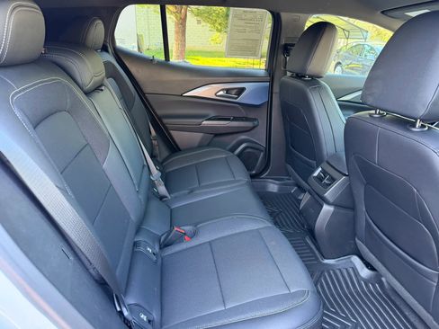 Used 2025 Chevrolet Equinox EV LT w/ Convenience Package image 21