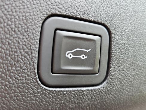 Used 2025 Chevrolet Tahoe Z71 AWD/4WD image 31