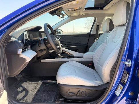 New 2025 Hyundai Elantra Limited FWD image 28