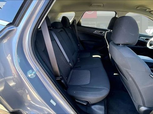 Used 2025 Kia Sportage LX image 20