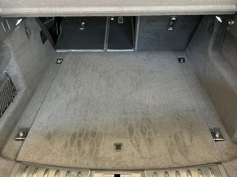 Used 2025 Jaguar F-PACE R-Dynamic S image 33