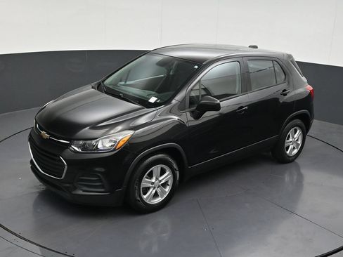 Used 2021 Chevrolet Trax LS FWD image 20