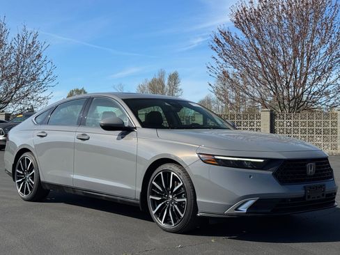 Used 2025 Honda Accord Touring image 7