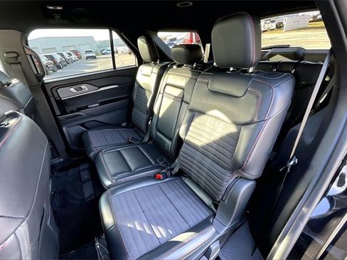 Used 2025 Ford Explorer ST-Line w/ ST-Line Street Pack image 26