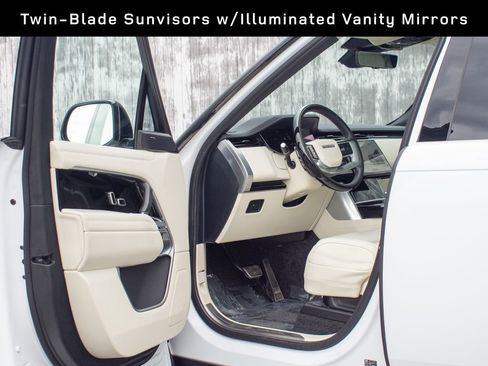 Used 2025 Land Rover Range Rover SE image 11