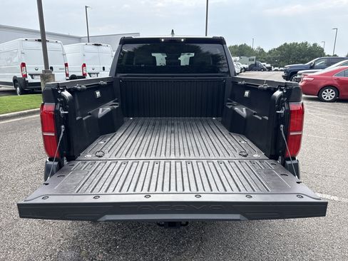Used 2025 Toyota Tacoma SR5 AWD/4WD image 18