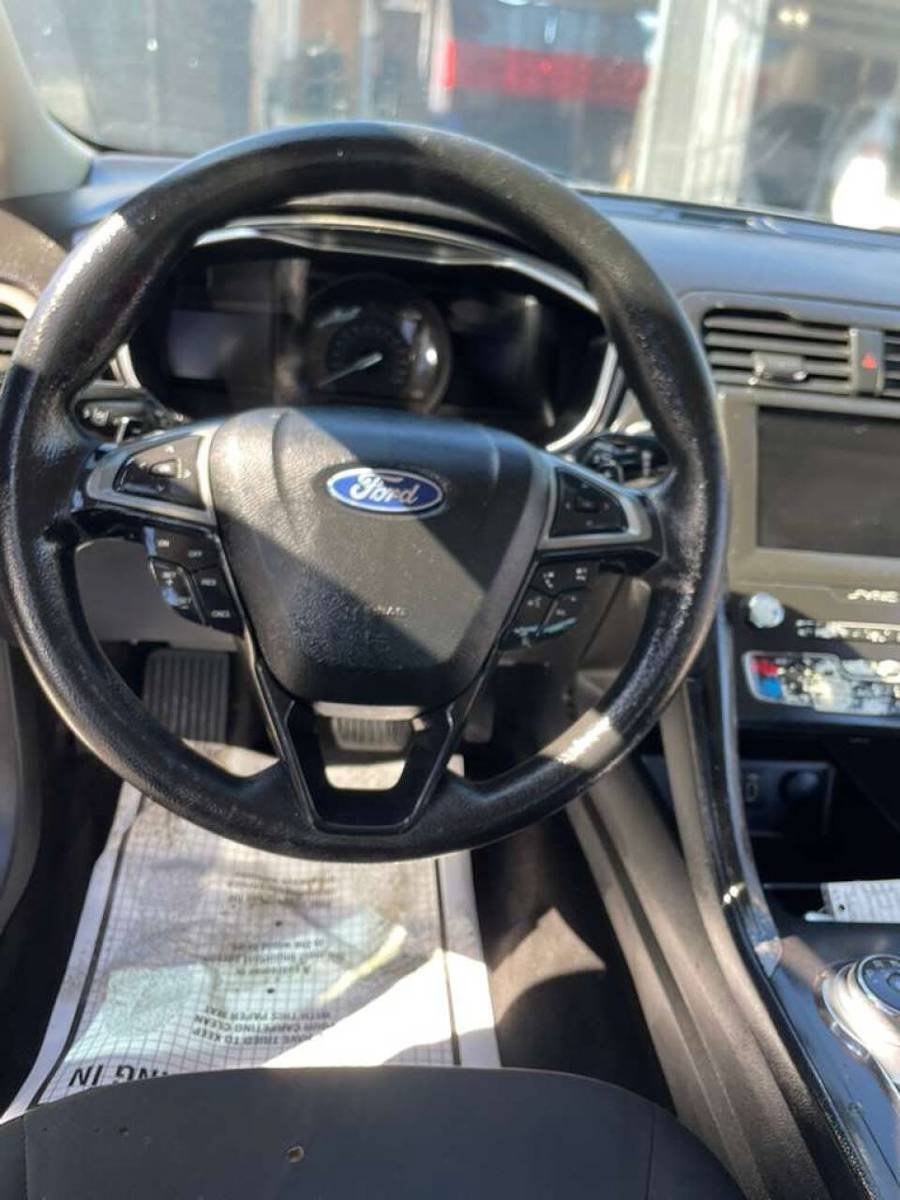 Used 2019 Ford Fusion SE FWD image 10