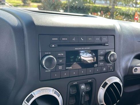 Certified 2017 Jeep Wrangler Unlimited Rubicon w/ Connectivity Group AWD/4WD image 31