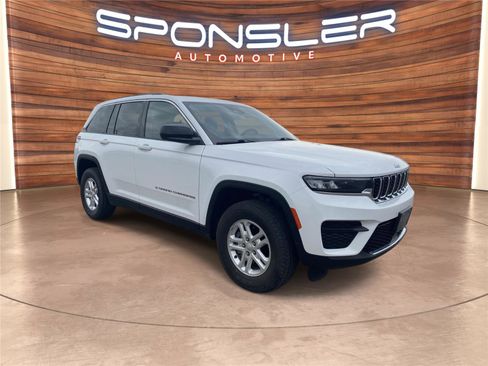 Used 2022 Jeep Grand Cherokee Laredo w/ Luxury Tech Group I AWD/4WD image 9