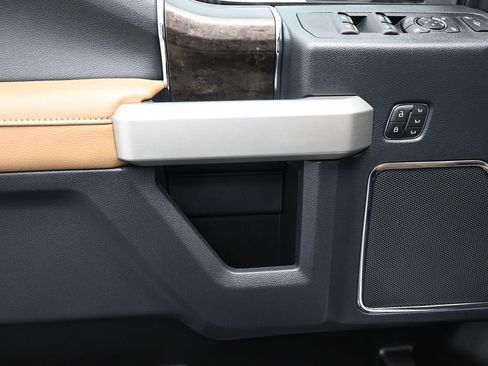 Used 2022 Ford F250 Lariat w/ Chrome Package image 16