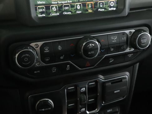 Used 2021 Jeep Wrangler Unlimited Sahara AWD/4WD image 14