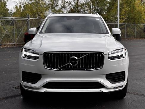 Used 2021 Volvo XC90 T6 Momentum image 2