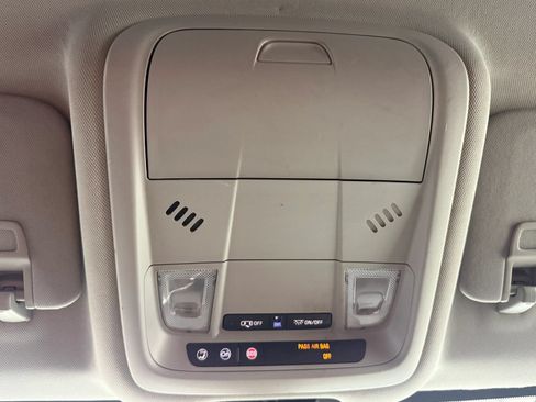 Used 2019 Chevrolet Equinox LT AWD/4WD image 36
